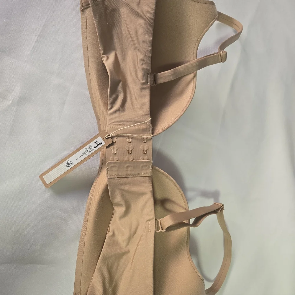 SKIMS Nude Seamless Bra - Picture 6 of 6